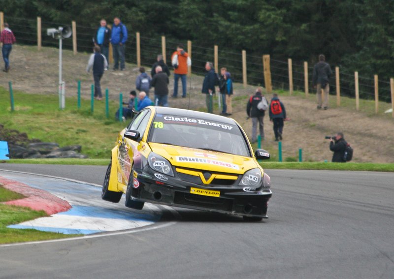 BTCC_races_Knockhill_August_26th_2012 (3).jpg